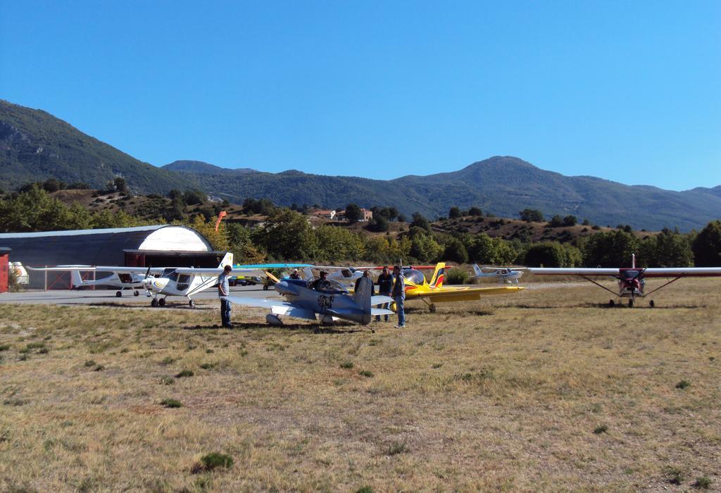 Aitheron Hotel Air Park Zervi Bagian luar foto