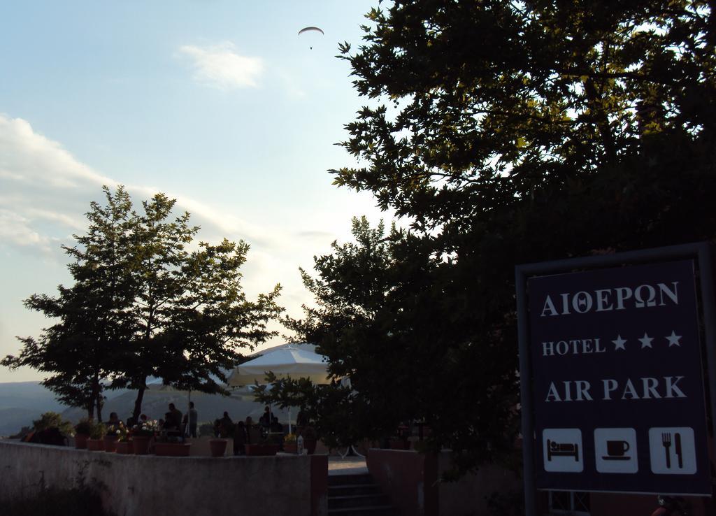 Aitheron Hotel Air Park Zervi Bagian luar foto
