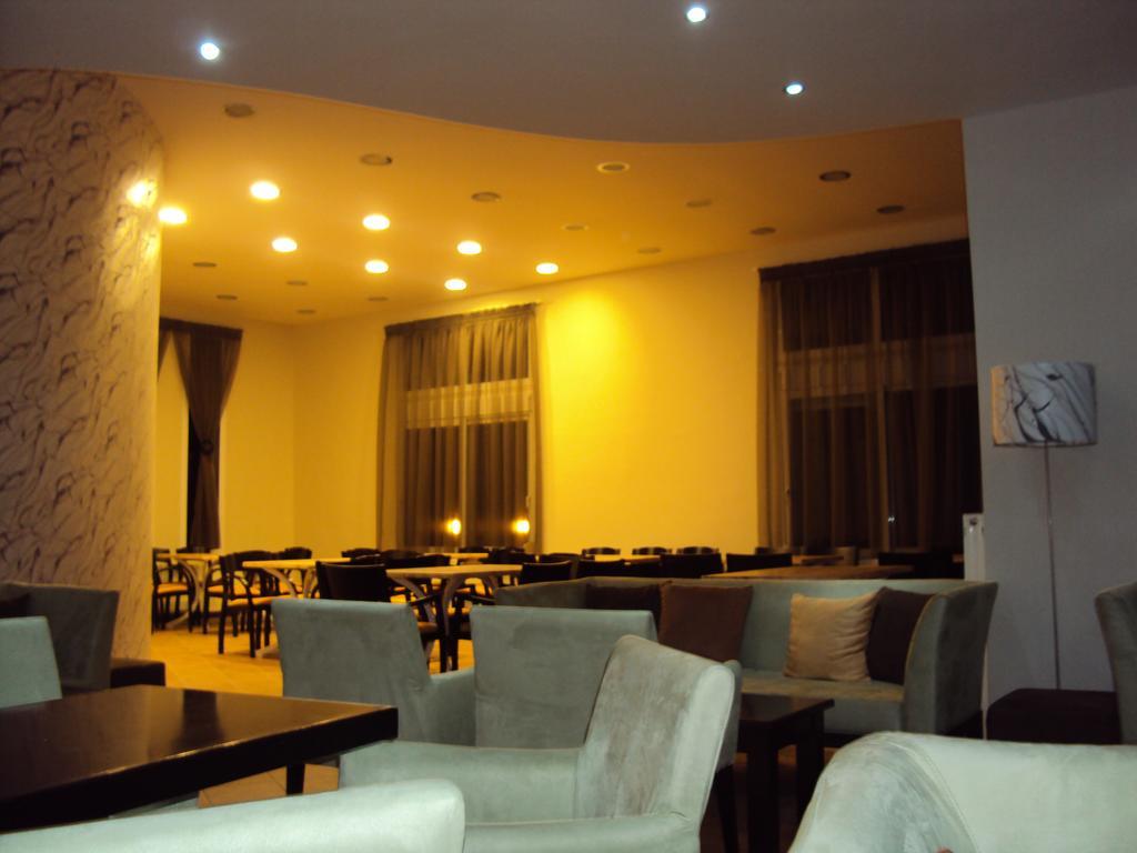 Aitheron Hotel Air Park Zervi Bagian luar foto