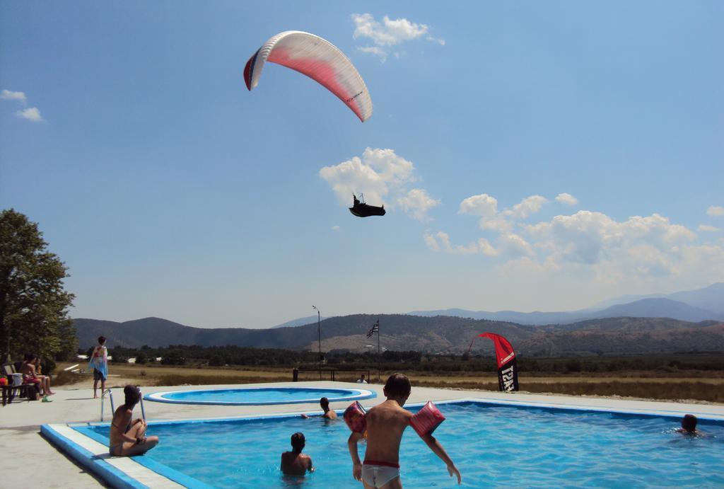 Aitheron Hotel Air Park Zervi Bagian luar foto