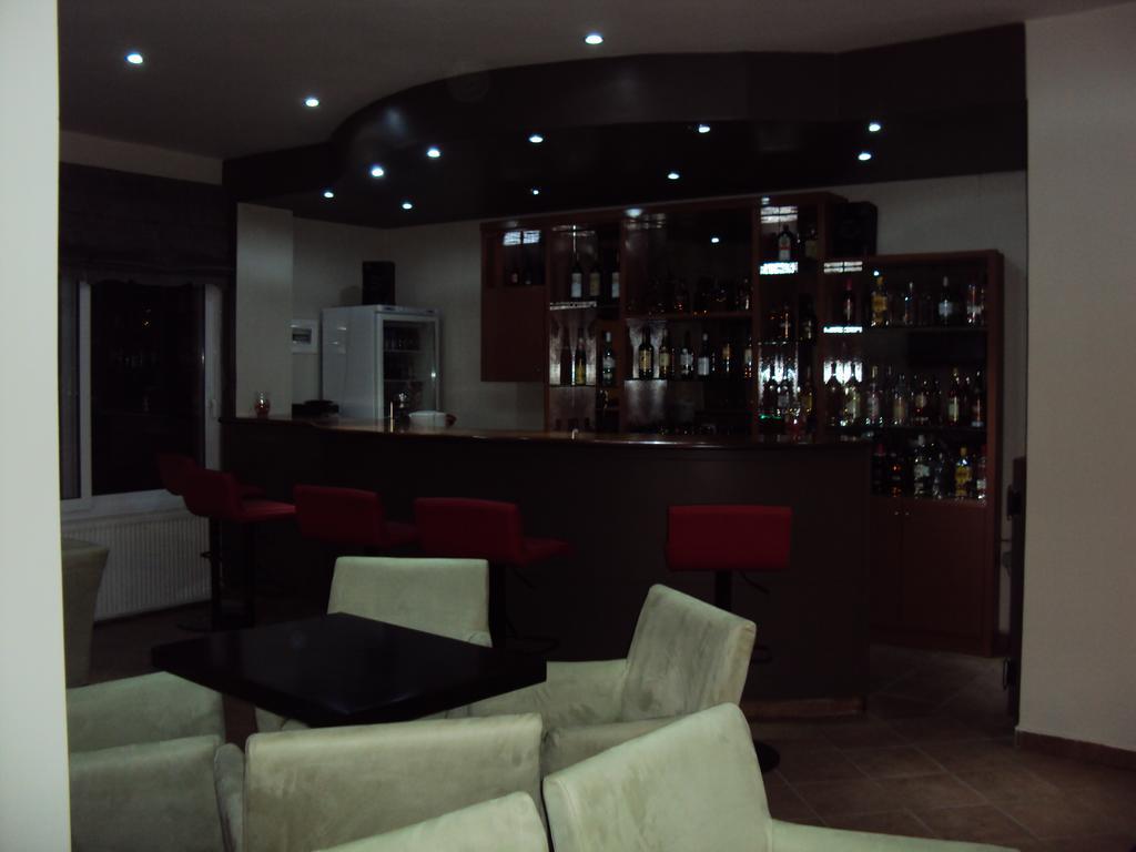 Aitheron Hotel Air Park Zervi Bagian luar foto