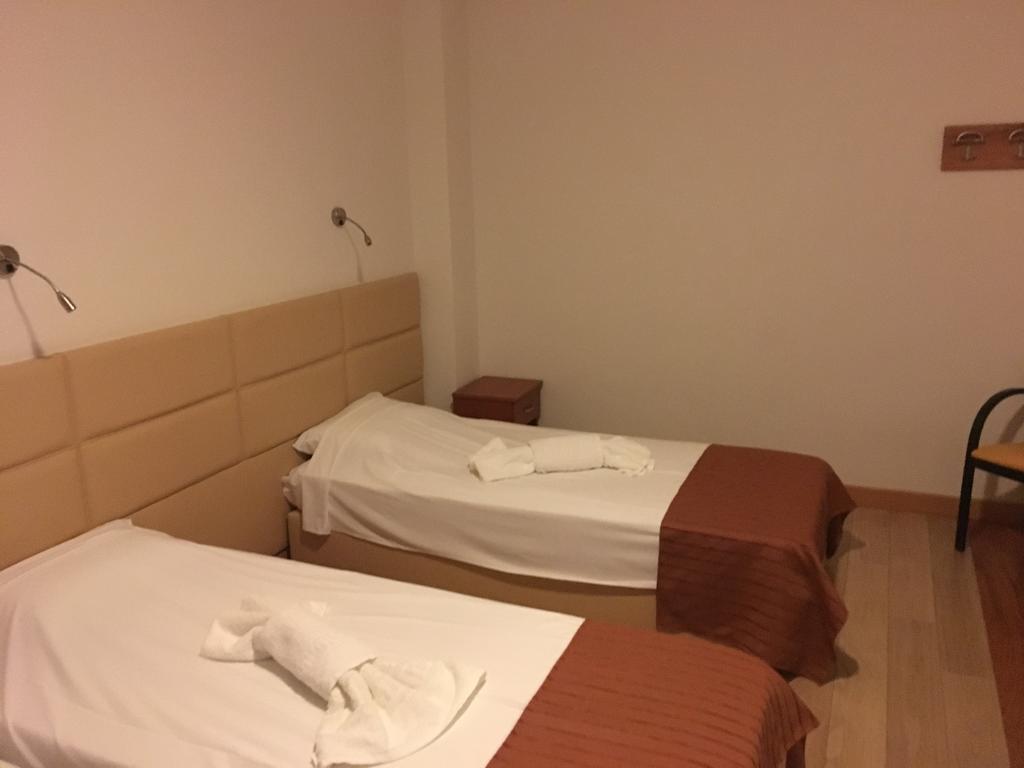 Aitheron Hotel Air Park Zervi Bagian luar foto