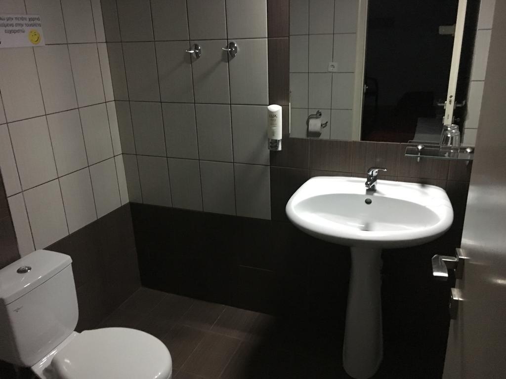 Aitheron Hotel Air Park Zervi Bagian luar foto