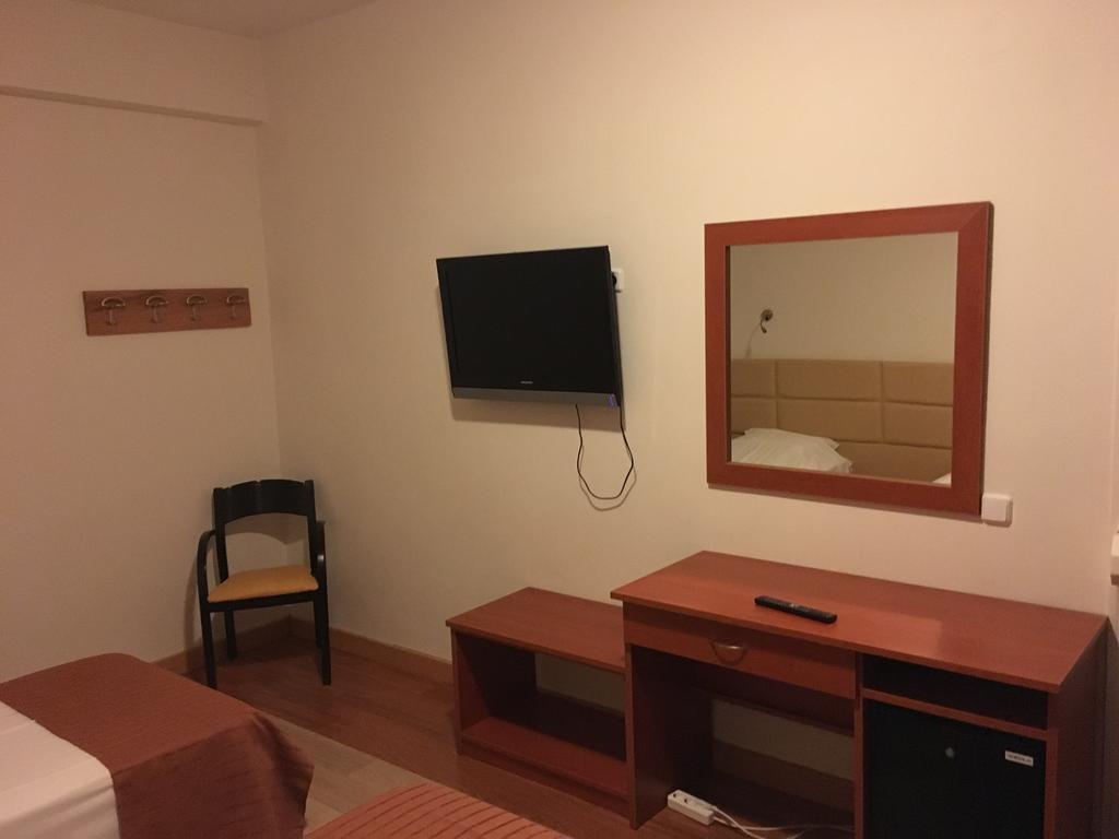 Aitheron Hotel Air Park Zervi Bagian luar foto