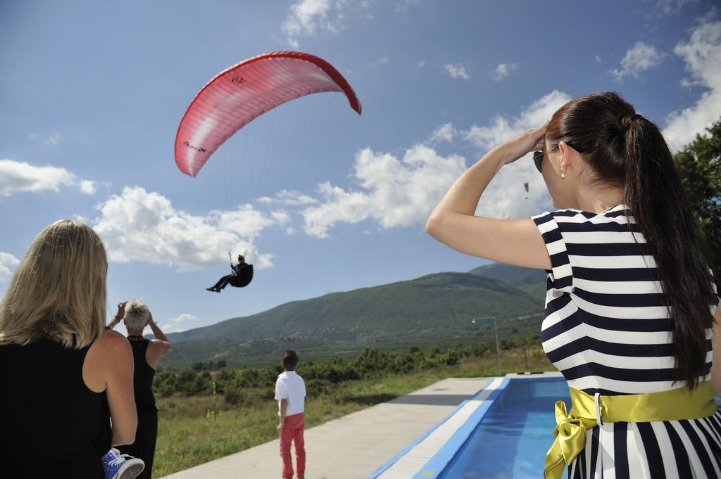 Aitheron Hotel Air Park Zervi Bagian luar foto