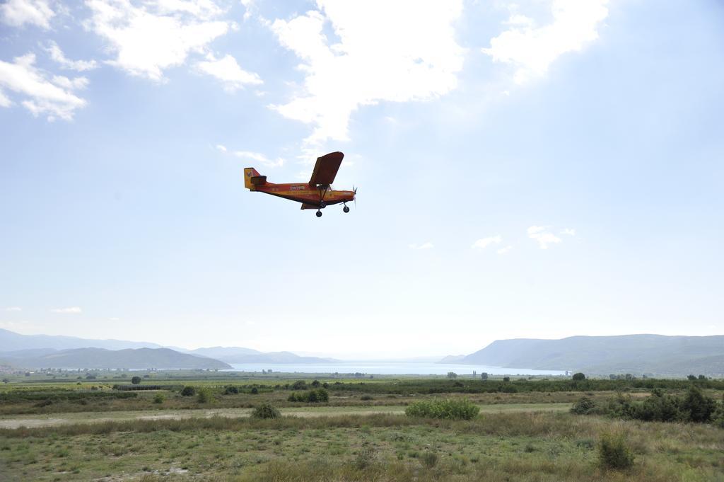 Aitheron Hotel Air Park Zervi Bagian luar foto