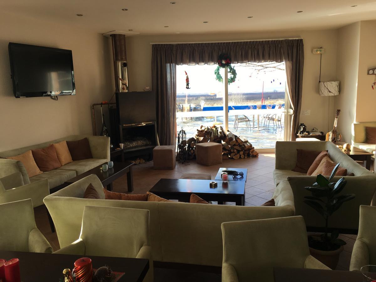 Aitheron Hotel Air Park Zervi Bagian luar foto