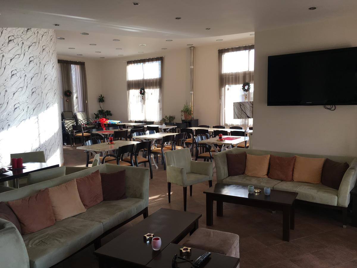 Aitheron Hotel Air Park Zervi Bagian luar foto