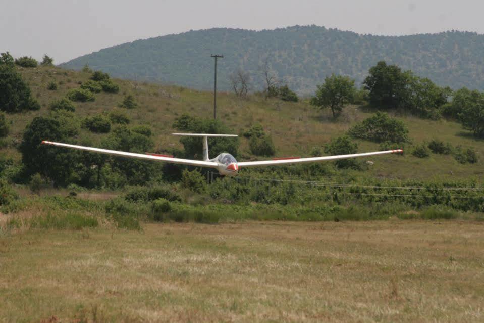 Aitheron Hotel Air Park Zervi Bagian luar foto