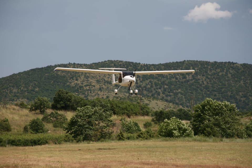 Aitheron Hotel Air Park Zervi Bagian luar foto